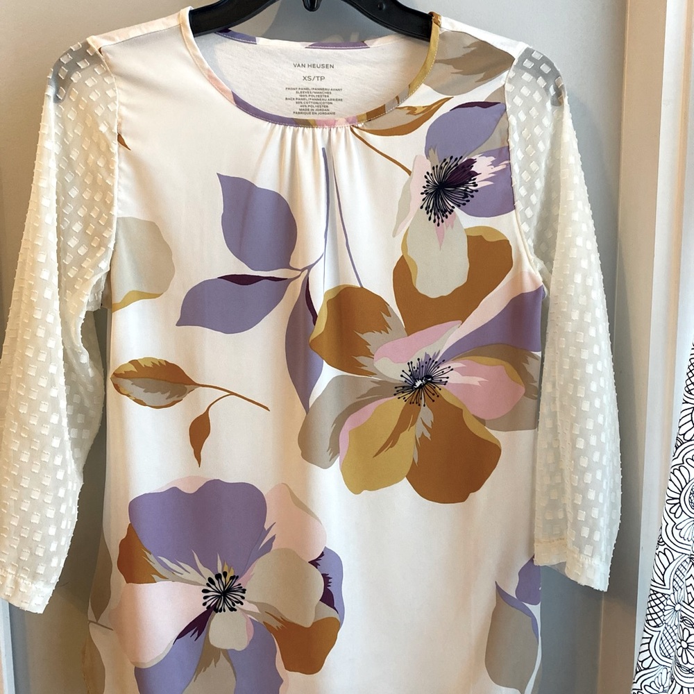 Women’s  xsm Van-Heusen  3/4 sleeve shirt violet pink and yellow floral on white